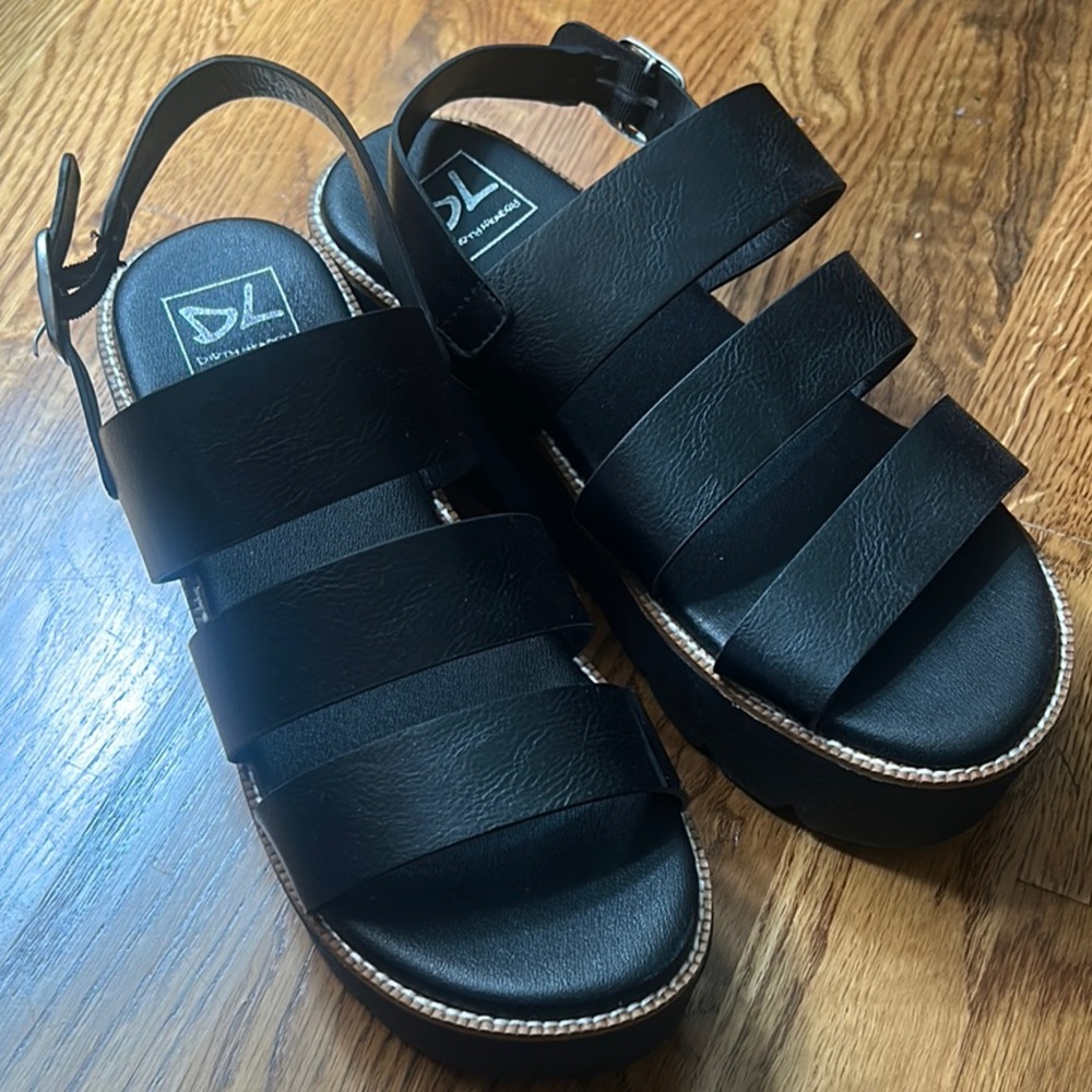 Dirty Laundry Black Sandals Platform Design [womens 7.5]